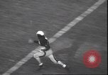 Standbild Football Game Philadelphia Pennsylvania USA, 1940, aus Sekunde 28 historischem Filmmaterial Videoclip 65675059027