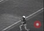 Standbild Football Game Philadelphia Pennsylvania USA, 1940, aus Sekunde 29 historischem Filmmaterial Videoclip 65675059027