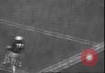 Standbild Football Game Philadelphia Pennsylvania USA, 1940, aus Sekunde 30 historischem Filmmaterial Videoclip 65675059027