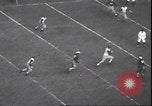 Standbild Football Game Philadelphia Pennsylvania USA, 1940, aus Sekunde 37 historischem Filmmaterial Videoclip 65675059027