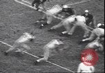 Standbild Football Game Philadelphia Pennsylvania USA, 1940, aus Sekunde 40 historischem Filmmaterial Videoclip 65675059027