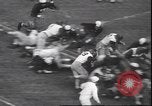 Standbild Football Game Philadelphia Pennsylvania USA, 1940, aus Sekunde 41 historischem Filmmaterial Videoclip 65675059027