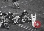 Standbild Football Game Philadelphia Pennsylvania USA, 1940, aus Sekunde 42 historischem Filmmaterial Videoclip 65675059027