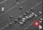 Standbild Football Game Philadelphia Pennsylvania USA, 1940, aus Sekunde 45 historischem Filmmaterial Videoclip 65675059027