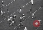 Standbild Football Game Philadelphia Pennsylvania USA, 1940, aus Sekunde 47 historischem Filmmaterial Videoclip 65675059027