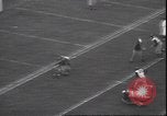Standbild Football Game Philadelphia Pennsylvania USA, 1940, aus Sekunde 51 historischem Filmmaterial Videoclip 65675059027