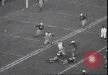 Standbild Football Game Philadelphia Pennsylvania USA, 1940, aus Sekunde 52 historischem Filmmaterial Videoclip 65675059027