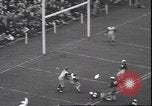 Standbild Football Game Philadelphia Pennsylvania USA, 1940, aus Sekunde 53 historischem Filmmaterial Videoclip 65675059027