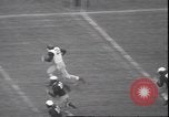 Standbild Football Game Philadelphia Pennsylvania USA, 1940, aus Sekunde 62 historischem Filmmaterial Videoclip 65675059027