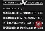 Standbild Football Game Montclair New Jersey USA, 1940, aus Sekunde 4 historischem Filmmaterial Videoclip 65675059028