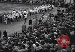 Standbild Football Game Montclair New Jersey USA, 1940, aus Sekunde 11 historischem Filmmaterial Videoclip 65675059028