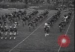 Standbild Football Game Montclair New Jersey USA, 1940, aus Sekunde 17 historischem Filmmaterial Videoclip 65675059028
