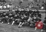 Standbild Football Game Montclair New Jersey USA, 1940, aus Sekunde 26 historischem Filmmaterial Videoclip 65675059028