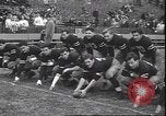Standbild Football Game Montclair New Jersey USA, 1940, aus Sekunde 29 historischem Filmmaterial Videoclip 65675059028