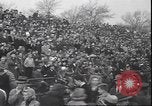 Standbild Football Game Montclair New Jersey USA, 1940, aus Sekunde 33 historischem Filmmaterial Videoclip 65675059028
