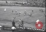 Standbild Football Game Montclair New Jersey USA, 1940, aus Sekunde 50 historischem Filmmaterial Videoclip 65675059028