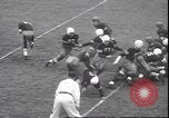 Standbild Football Game Montclair New Jersey USA, 1940, aus Sekunde 56 historischem Filmmaterial Videoclip 65675059028