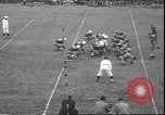 Standbild Football Game Montclair New Jersey USA, 1940, aus Sekunde 60 historischem Filmmaterial Videoclip 65675059028