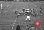 Standbild Football Game Montclair New Jersey USA, 1940, aus Sekunde 61 historischem Filmmaterial Videoclip 65675059028