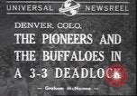 Standbild Football Game Denver Colorado USA, 1940, aus Sekunde 1 historischem Filmmaterial Videoclip 65675059029