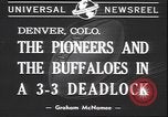 Standbild Football Game Denver Colorado USA, 1940, aus Sekunde 4 historischem Filmmaterial Videoclip 65675059029