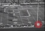 Standbild Football Game Denver Colorado USA, 1940, aus Sekunde 14 historischem Filmmaterial Videoclip 65675059029