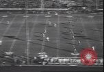 Standbild Football Game Denver Colorado USA, 1940, aus Sekunde 21 historischem Filmmaterial Videoclip 65675059029
