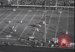 Standbild Football Game Denver Colorado USA, 1940, aus Sekunde 23 historischem Filmmaterial Videoclip 65675059029