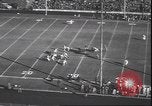 Standbild Football Game Denver Colorado USA, 1940, aus Sekunde 25 historischem Filmmaterial Videoclip 65675059029