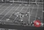 Standbild Football Game Denver Colorado USA, 1940, aus Sekunde 26 historischem Filmmaterial Videoclip 65675059029
