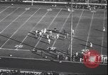 Standbild Football Game Denver Colorado USA, 1940, aus Sekunde 27 historischem Filmmaterial Videoclip 65675059029