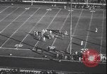 Standbild Football Game Denver Colorado USA, 1940, aus Sekunde 28 historischem Filmmaterial Videoclip 65675059029