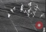 Standbild Football Game Denver Colorado USA, 1940, aus Sekunde 30 historischem Filmmaterial Videoclip 65675059029