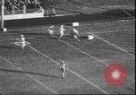 Standbild Football Game Denver Colorado USA, 1940, aus Sekunde 34 historischem Filmmaterial Videoclip 65675059029