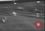 Standbild Football Game Denver Colorado USA, 1940, aus Sekunde 41 historischem Filmmaterial Videoclip 65675059029