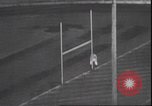 Standbild Football Game Denver Colorado USA, 1940, aus Sekunde 51 historischem Filmmaterial Videoclip 65675059029