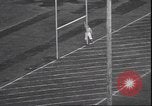 Standbild Football Game Denver Colorado USA, 1940, aus Sekunde 52 historischem Filmmaterial Videoclip 65675059029