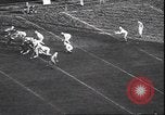 Standbild Football Game Denver Colorado USA, 1940, aus Sekunde 55 historischem Filmmaterial Videoclip 65675059029