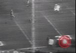 Standbild Football Game Denver Colorado USA, 1940, aus Sekunde 59 historischem Filmmaterial Videoclip 65675059029