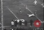 Standbild Football Game Denver Colorado USA, 1940, aus Sekunde 60 historischem Filmmaterial Videoclip 65675059029