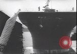 Standbild Start der USS Natoma Bay CVE-62 Vancouver Washington USA, 1943, aus Sekunde 25 historischem Filmmaterial Videoclip 65675059035