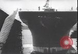 Standbild Start der USS Natoma Bay CVE-62 Vancouver Washington USA, 1943, aus Sekunde 26 historischem Filmmaterial Videoclip 65675059035