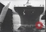 Standbild Start der USS Natoma Bay CVE-62 Vancouver Washington USA, 1943, aus Sekunde 30 historischem Filmmaterial Videoclip 65675059035