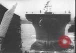 Standbild Start der USS Natoma Bay CVE-62 Vancouver Washington USA, 1943, aus Sekunde 33 historischem Filmmaterial Videoclip 65675059035