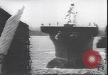 Standbild Start der USS Natoma Bay CVE-62 Vancouver Washington USA, 1943, aus Sekunde 38 historischem Filmmaterial Videoclip 65675059035