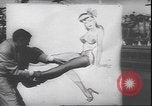 Standbild schönsten Beine contest Palisades Park New Jersey USA, 1943, aus Sekunde 38 historischem Filmmaterial Videoclip 65675059037