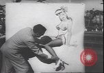 Standbild schönsten Beine contest Palisades Park New Jersey USA, 1943, aus Sekunde 40 historischem Filmmaterial Videoclip 65675059037