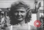 Standbild schönsten Beine contest Palisades Park New Jersey USA, 1943, aus Sekunde 48 historischem Filmmaterial Videoclip 65675059037