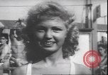 Standbild schönsten Beine contest Palisades Park New Jersey USA, 1943, aus Sekunde 49 historischem Filmmaterial Videoclip 65675059037