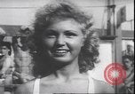 Standbild schönsten Beine contest Palisades Park New Jersey USA, 1943, aus Sekunde 50 historischem Filmmaterial Videoclip 65675059037
